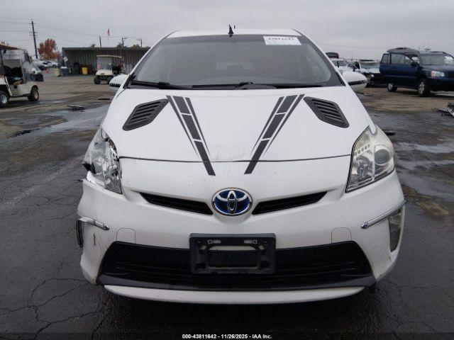 Toyota Prius Three Image 9