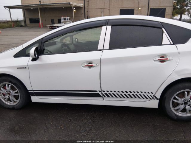 Toyota Prius Three Image 16