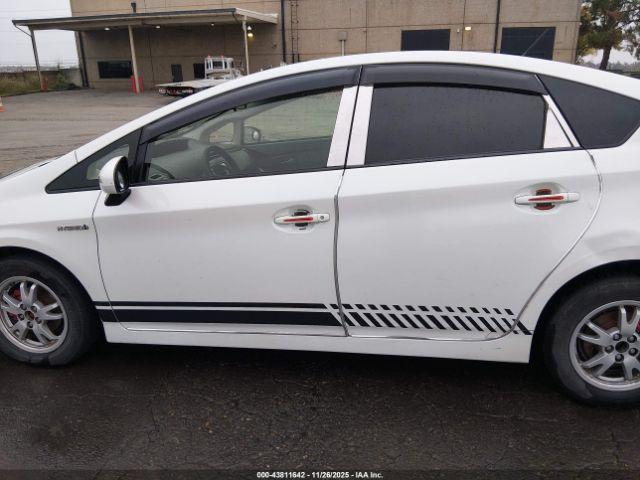 Toyota Prius Three Image 16