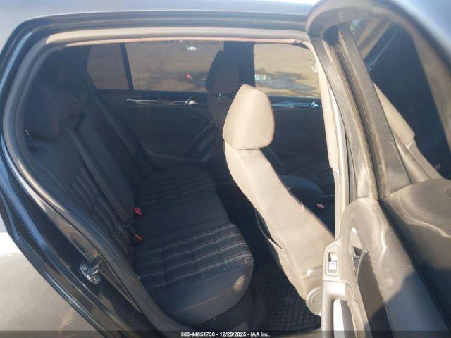 Volkswagen GTI 4-door Image 12