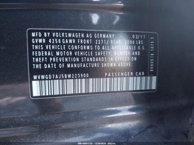 Volkswagen GTI 4-door Image 10