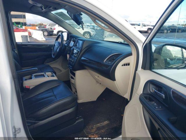 Chrysler Town & Country Lx Image 5