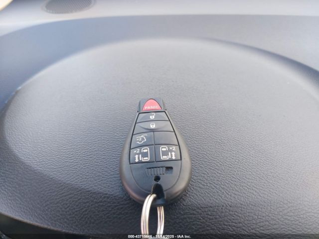 Chrysler Town & Country Lx Image 9