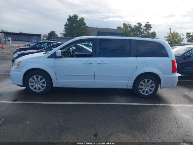 Chrysler Town & Country Lx Image 11