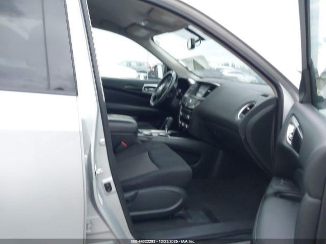 Nissan Pathfinder Sv Image 16
