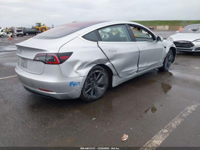Tesla Model 3 Image 4