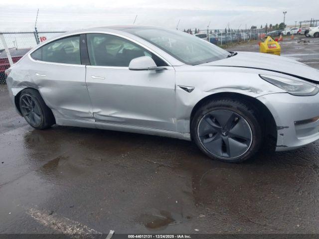 Tesla Model 3 Image 7