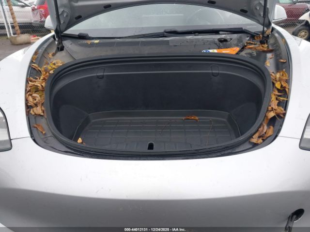 Tesla Model 3 Image 13