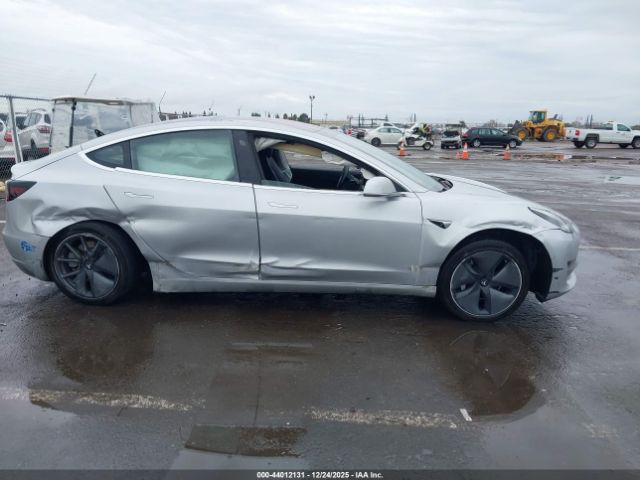 Tesla Model 3 Image 10