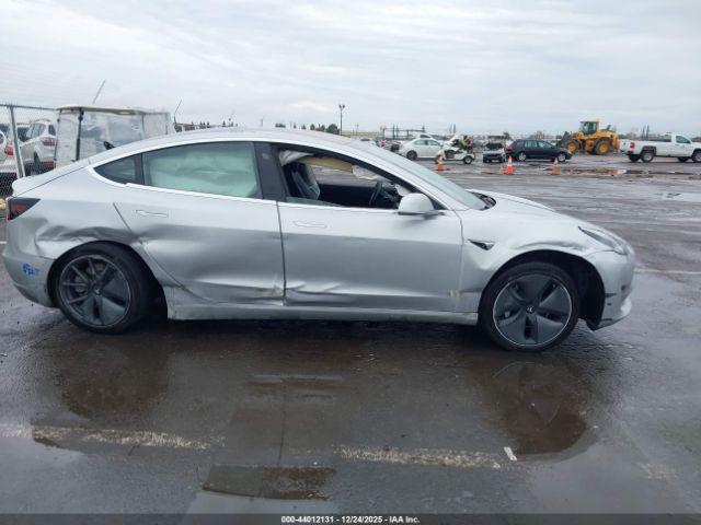 Tesla Model 3 Image 10