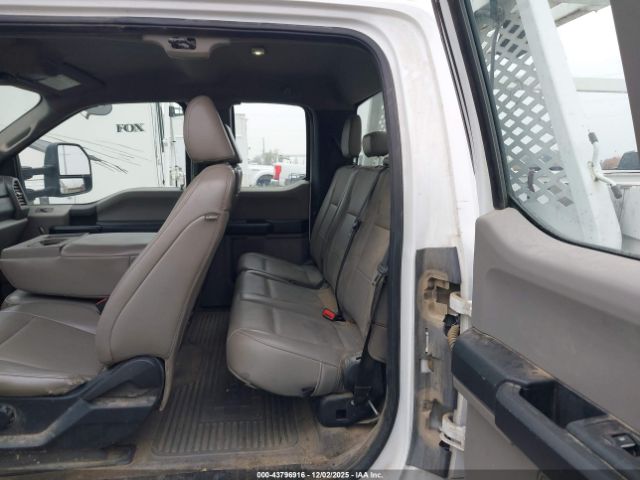 Ford F-450 Xl Image 11