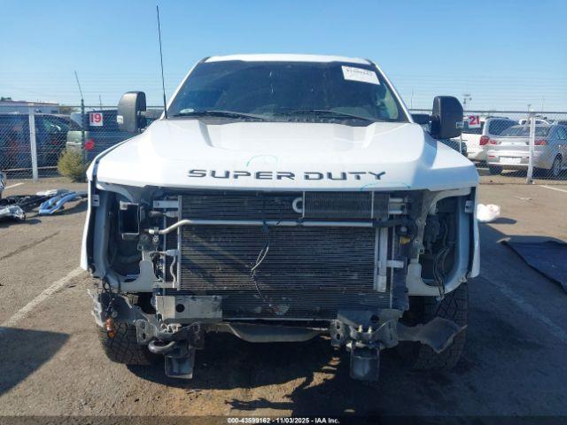 Ford F-250 Xlt Image 12