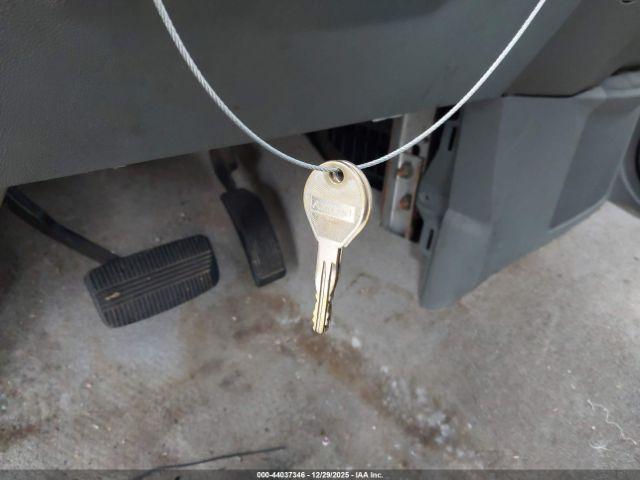 Nissan Titan Xe Image 3