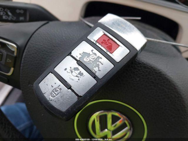 Volkswagen CC Sport Image 2