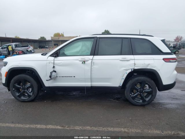 Jeep Grand Cherokee Altitude X 4x4 Image 11