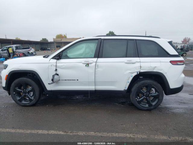 Jeep Grand Cherokee Altitude X 4x4 Image 11