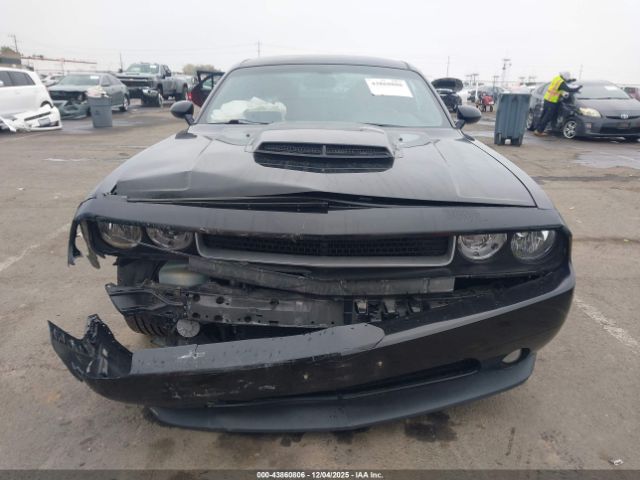 Dodge Challenger Image 11