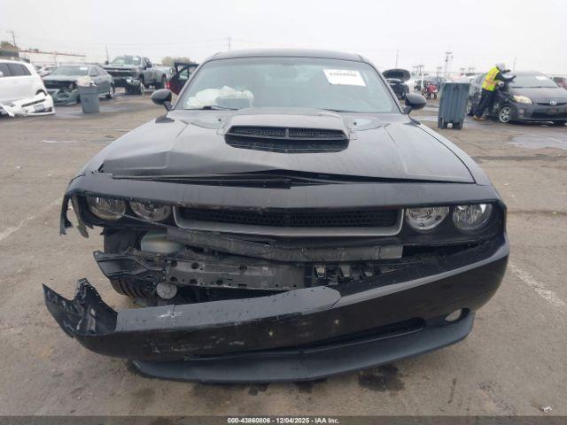 Dodge Challenger Image 11