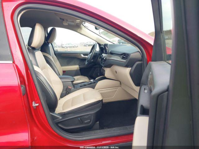 Ford Escape Titanium Image 2