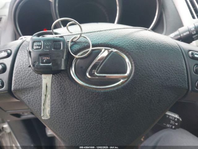 Lexus RX Image 10