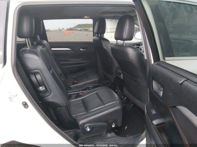 Toyota Highlander Xle V6 Image 7