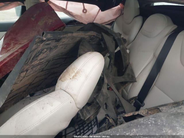 Tesla Model S Image 7