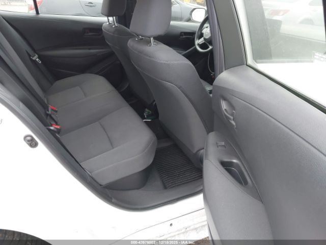 Toyota Corolla Hybrid Le Image 3