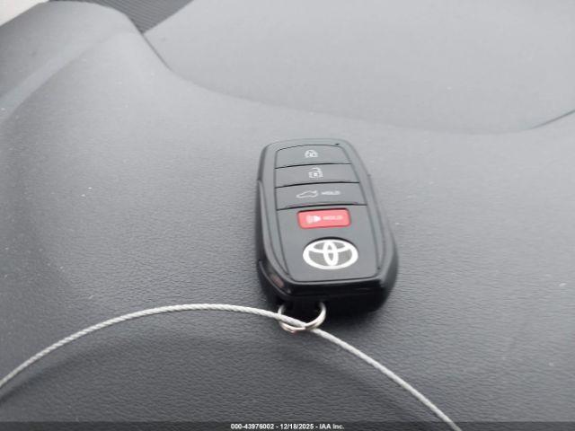 Toyota Corolla Hybrid Le Image 20