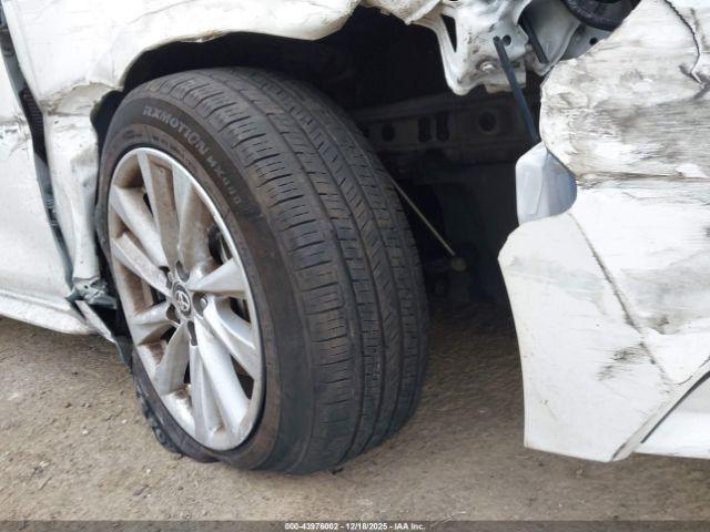 Toyota Corolla Hybrid Le Image 9