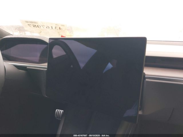 Tesla Model S Image 11