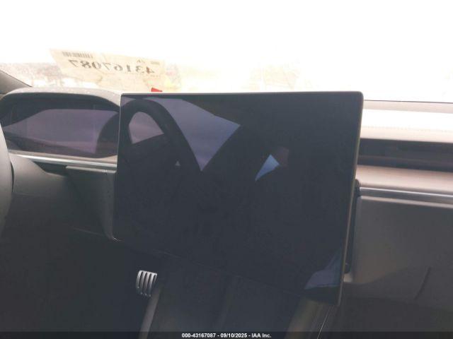 Tesla Model S Image 11