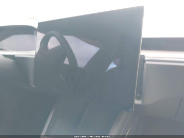 Tesla Model S Image 9