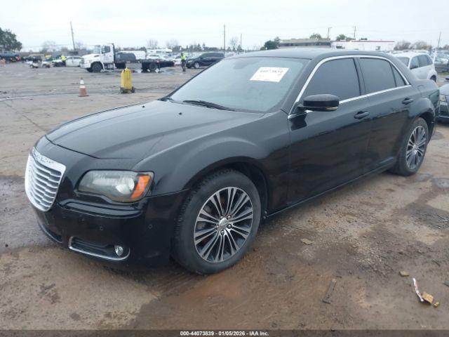 Chrysler 300 S V6 Image 6