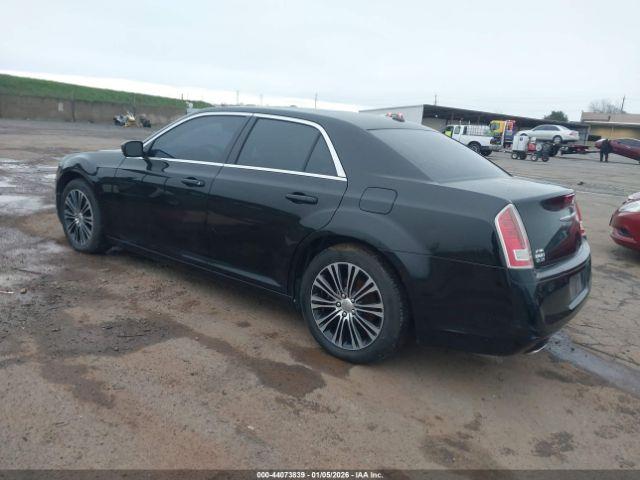 Chrysler 300 S V6 Image 2