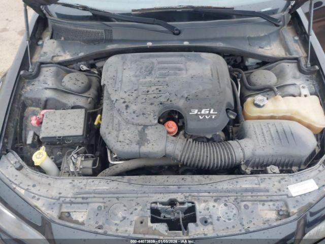 Chrysler 300 S V6 Image 7