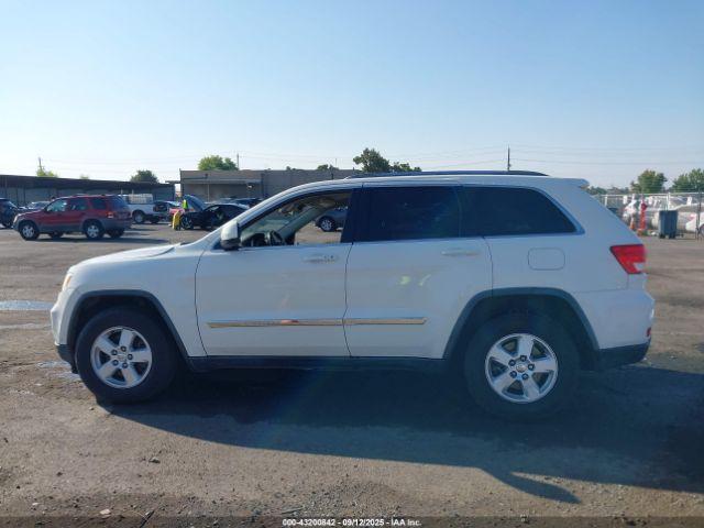 Jeep Grand Cherokee Laredo Image 2