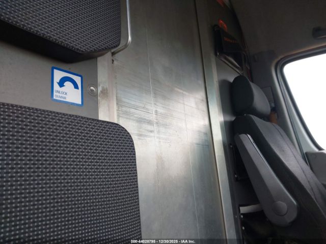 Mercedes-Benz Sprinter 2500 High Roof Image 9