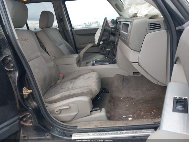 Jeep Commander Sport Image 9